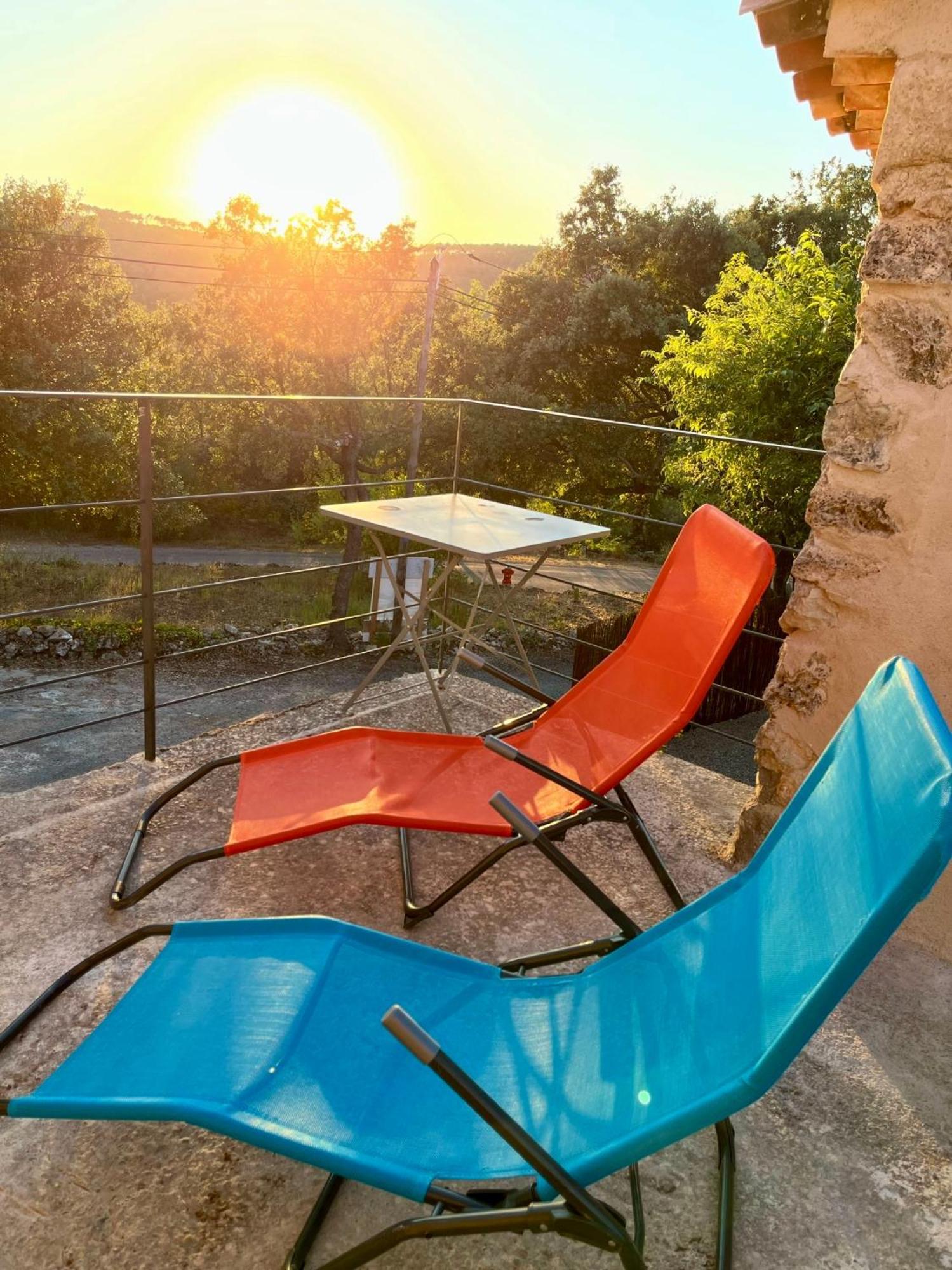 La Parenthese Du Var - Gite Avec Grande Terrasse Vue Sur Piscine Saint-Antonin-du-Var Dış mekan fotoğraf